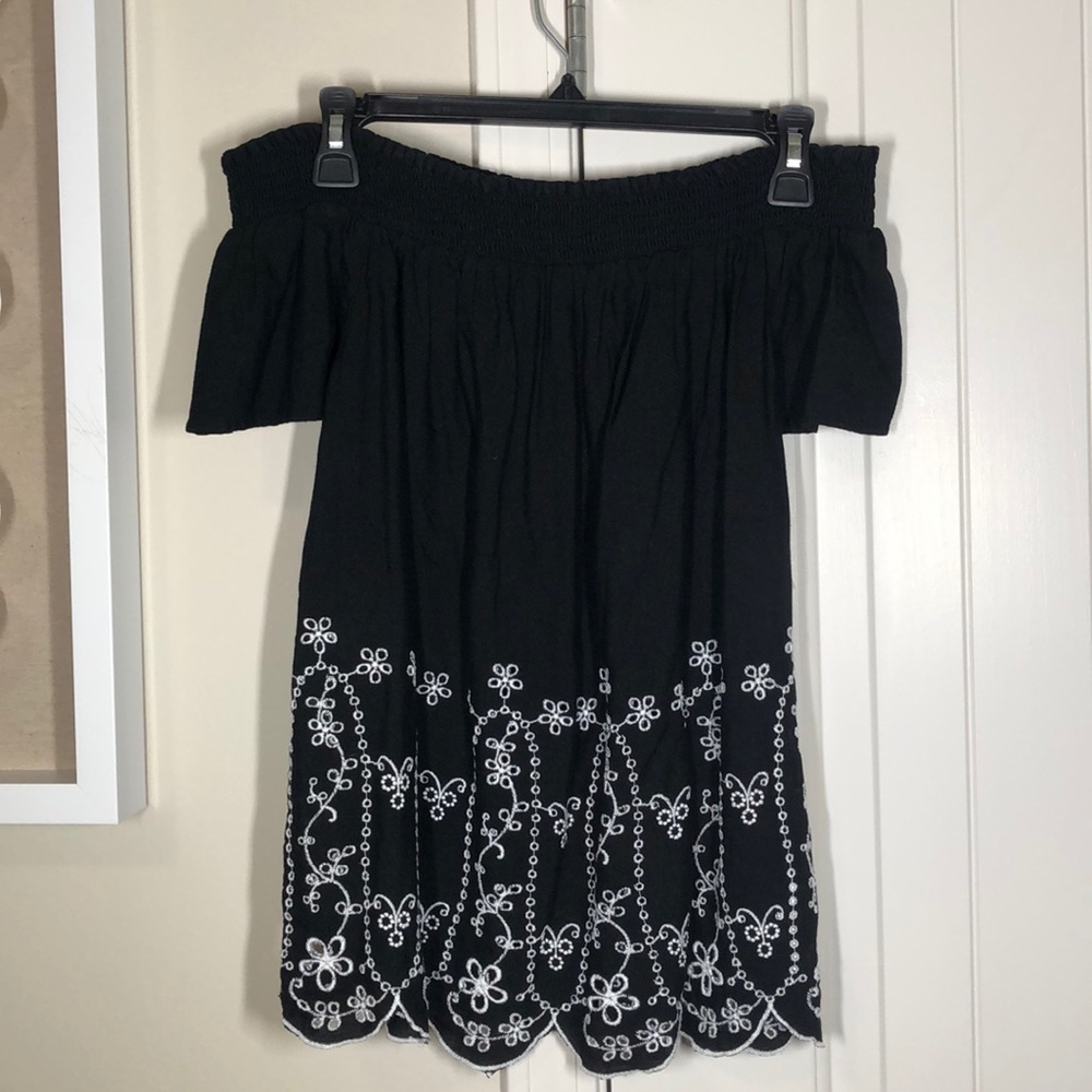 black short sleeve off the shoulder top